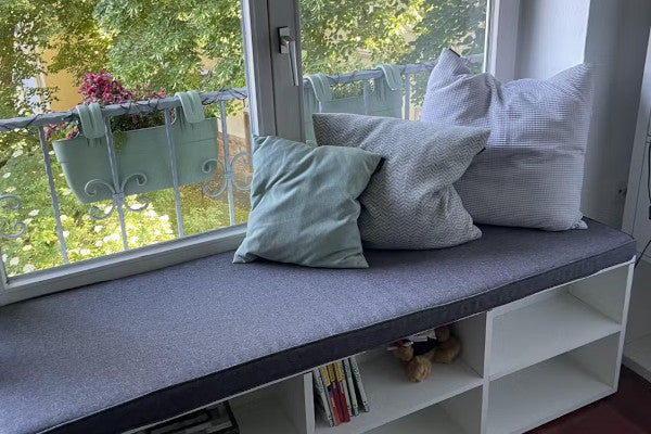 Maatwerk schapkussen voor het raam