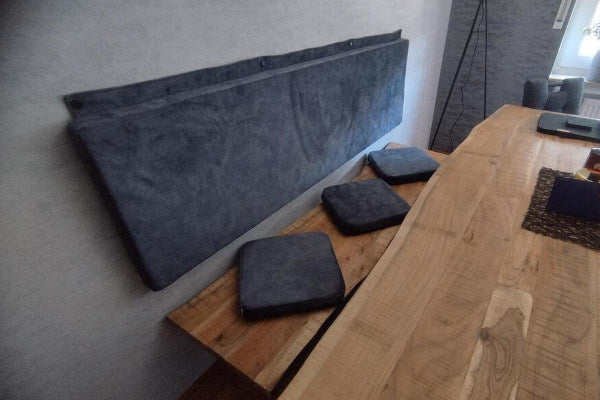 Wandkussen voor de eetkamer met zitkussen.